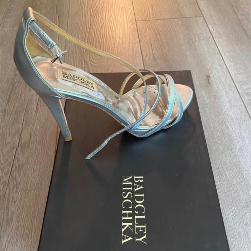 Badgley Mishchka silver heels. Size 8.